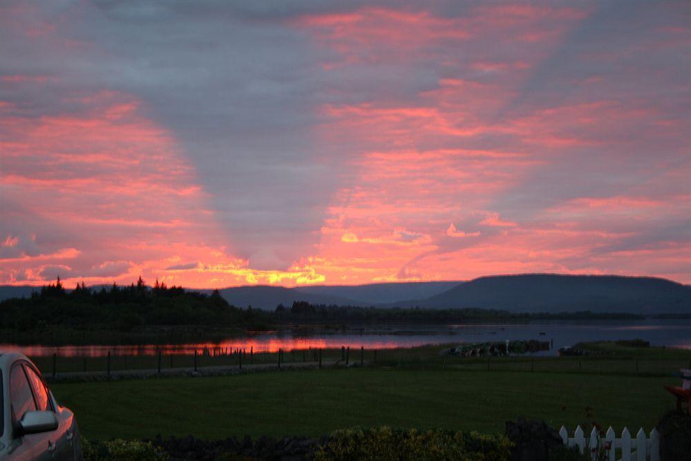 Corrib Wave Guesthouse Oughterard Esterno foto