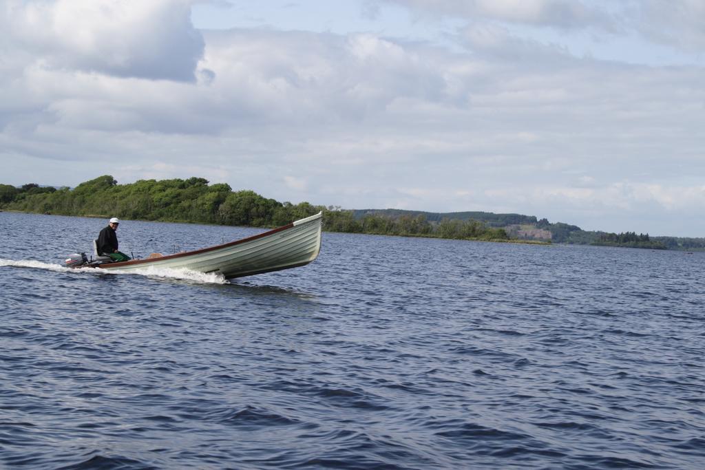 Corrib Wave Guesthouse Oughterard Esterno foto